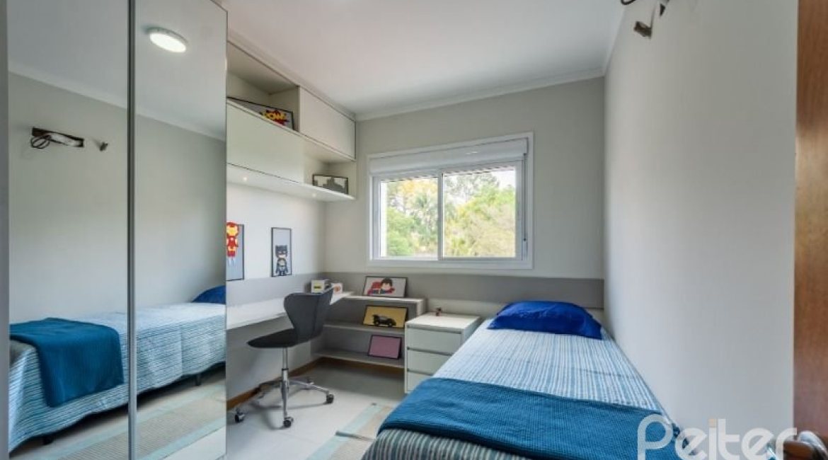 Apartamento à venda com 103m², 3 dormitórios, 1 suíte, 2 vagas, no bairro Cristal em Porto Alegre