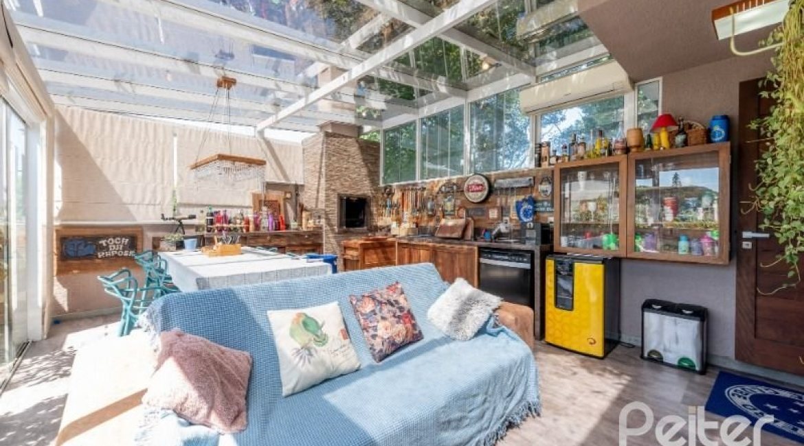 Casa em Condomínio à venda com 283m², 4 dormitórios, 1 suíte, 2 vagas, no bairro Jardim Isabel em Porto Alegre