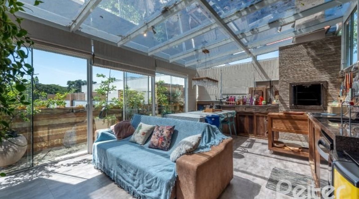 Casa em Condomínio à venda com 283m², 4 dormitórios, 1 suíte, 2 vagas, no bairro Jardim Isabel em Porto Alegre