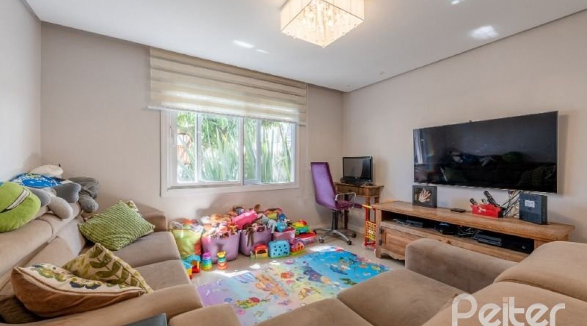 Casa em Condomínio à venda com 283m², 4 dormitórios, 1 suíte, 2 vagas, no bairro Jardim Isabel em Porto Alegre