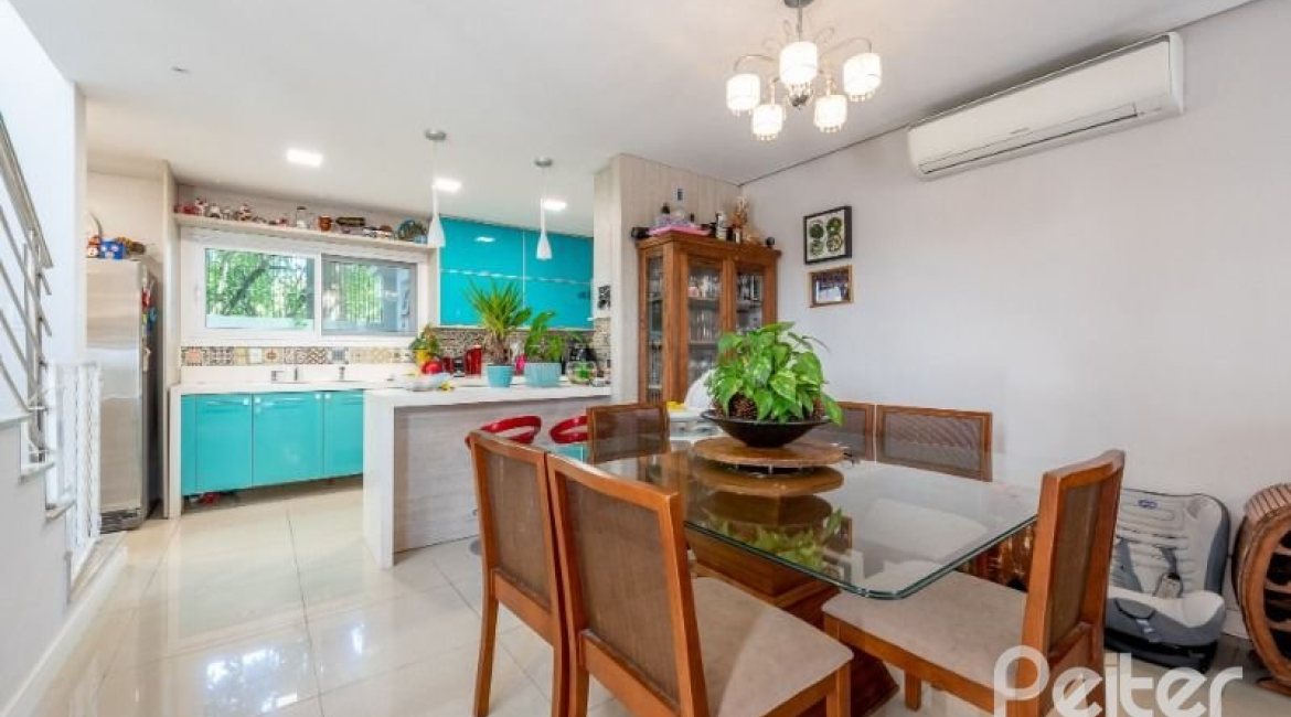 Casa em Condomínio à venda com 283m², 4 dormitórios, 1 suíte, 2 vagas, no bairro Jardim Isabel em Porto Alegre