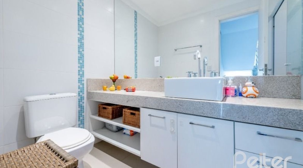 Casa em Condomínio à venda com 283m², 4 dormitórios, 1 suíte, 2 vagas, no bairro Jardim Isabel em Porto Alegre