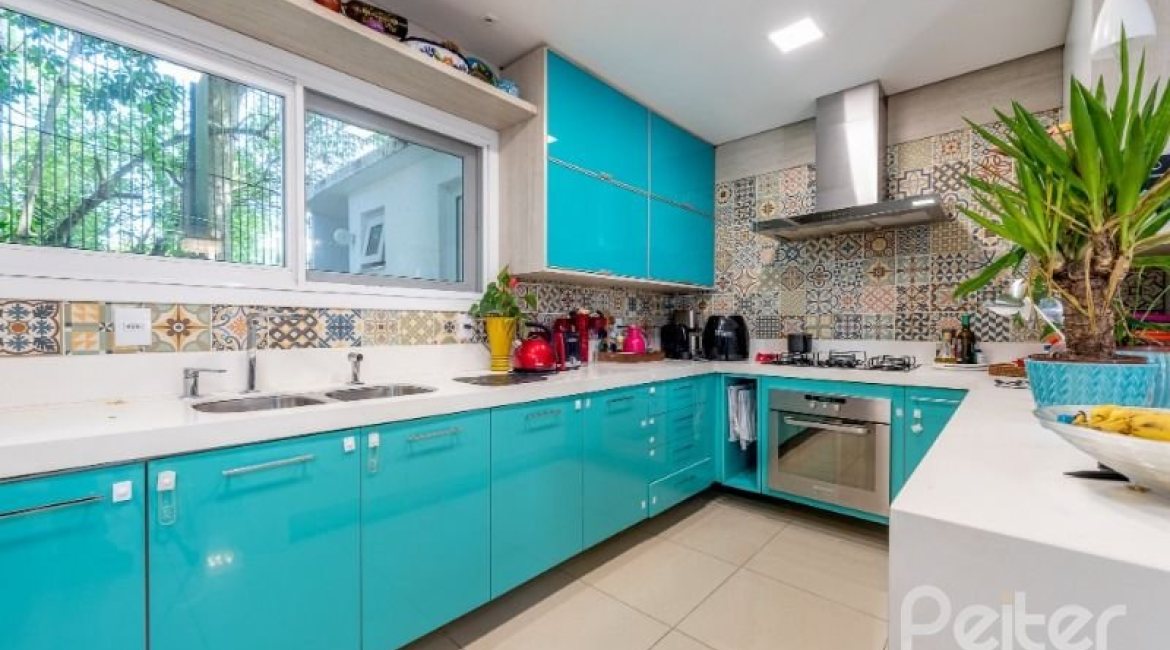 Casa em Condomínio à venda com 283m², 4 dormitórios, 1 suíte, 2 vagas, no bairro Jardim Isabel em Porto Alegre