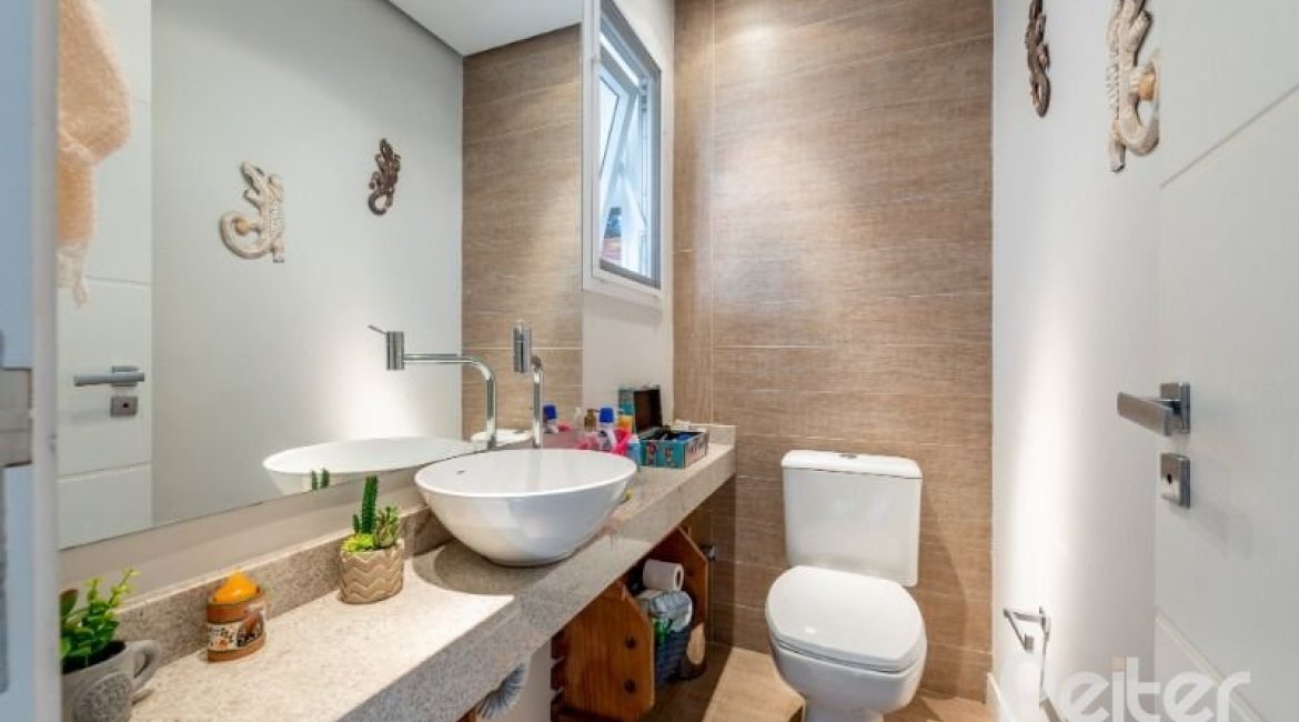 Casa em Condomínio à venda com 283m², 4 dormitórios, 1 suíte, 2 vagas, no bairro Jardim Isabel em Porto Alegre