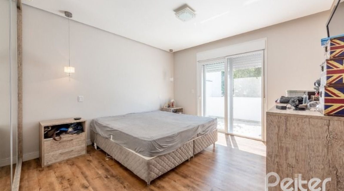 Casa em Condomínio à venda com 283m², 4 dormitórios, 1 suíte, 2 vagas, no bairro Jardim Isabel em Porto Alegre