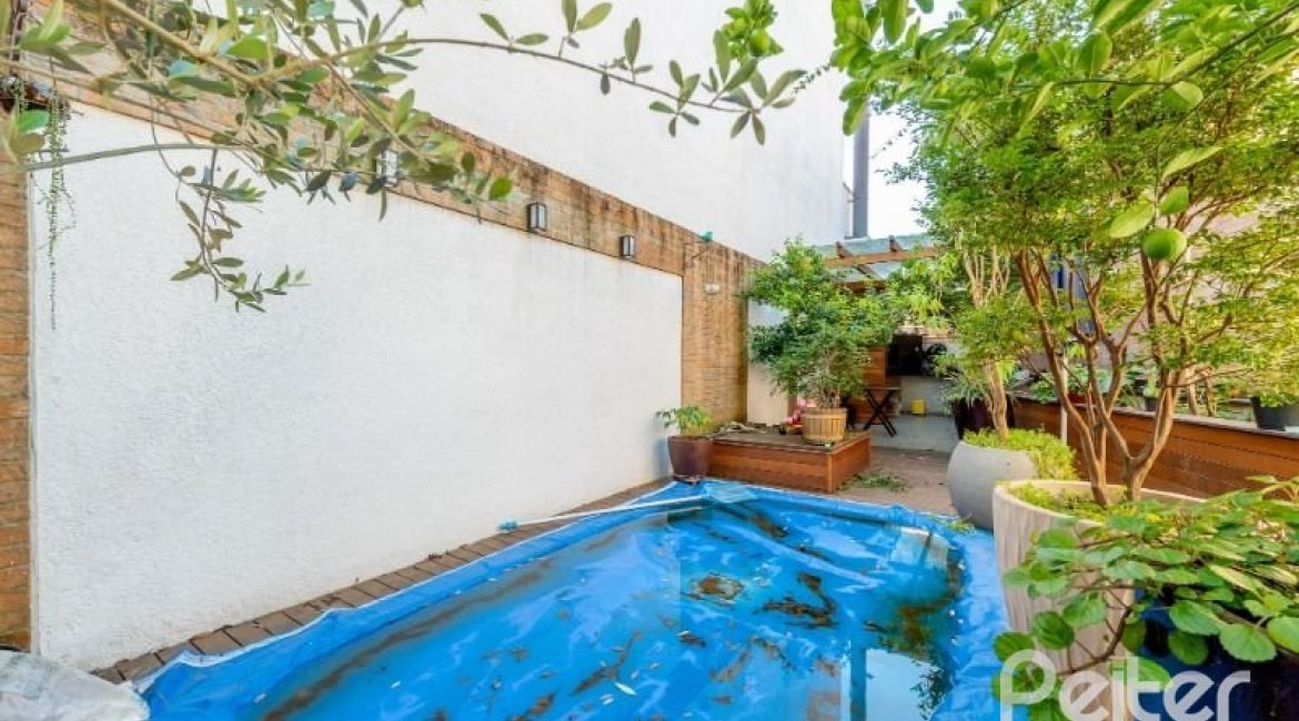 Casa em Condomínio à venda com 283m², 4 dormitórios, 1 suíte, 2 vagas, no bairro Jardim Isabel em Porto Alegre