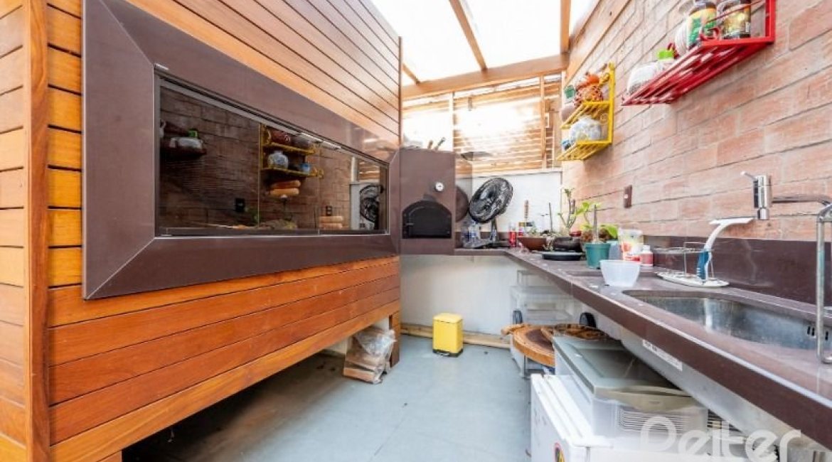 Casa em Condomínio à venda com 283m², 4 dormitórios, 1 suíte, 2 vagas, no bairro Jardim Isabel em Porto Alegre