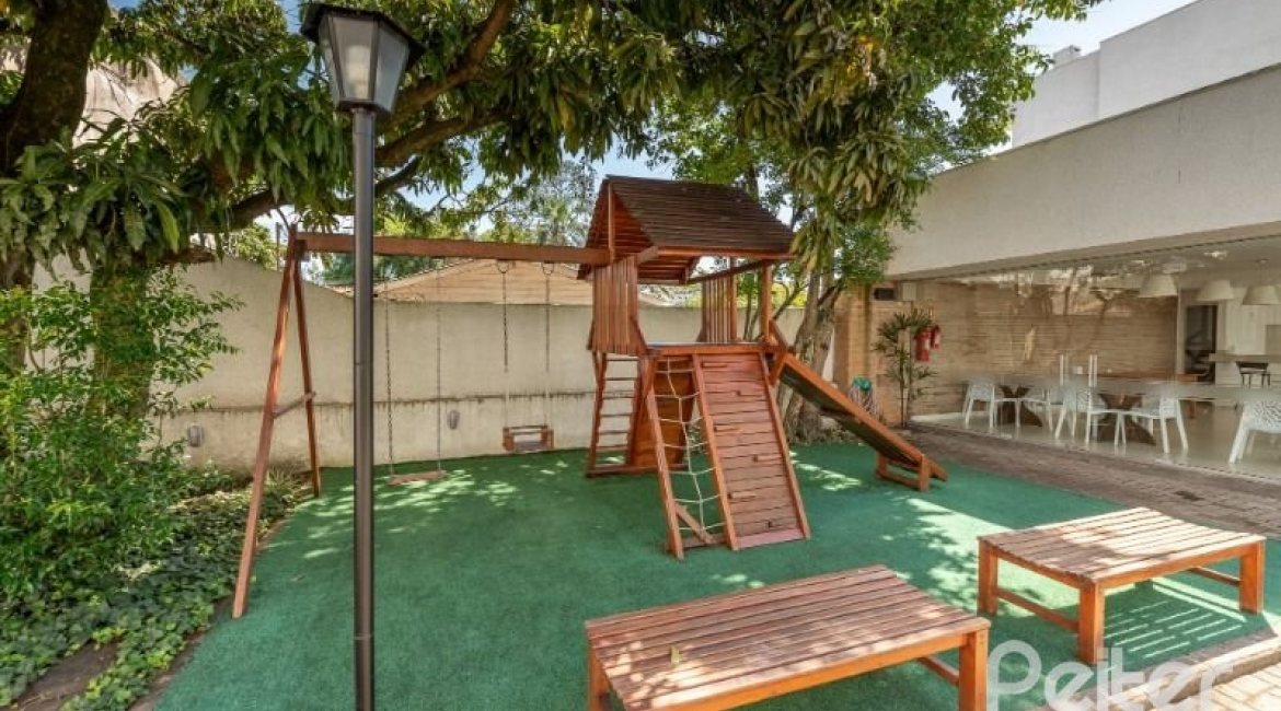 Casa em Condomínio à venda com 283m², 4 dormitórios, 1 suíte, 2 vagas, no bairro Jardim Isabel em Porto Alegre