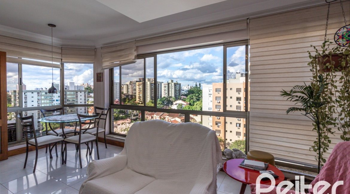 Apartamento à venda com 154m², 3 dormitórios, 1 suíte, 2 vagas, no bairro Tristeza em PORTO ALEGRE