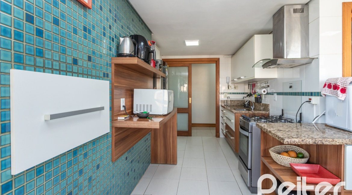 Apartamento à venda com 154m², 3 dormitórios, 1 suíte, 2 vagas, no bairro Tristeza em PORTO ALEGRE