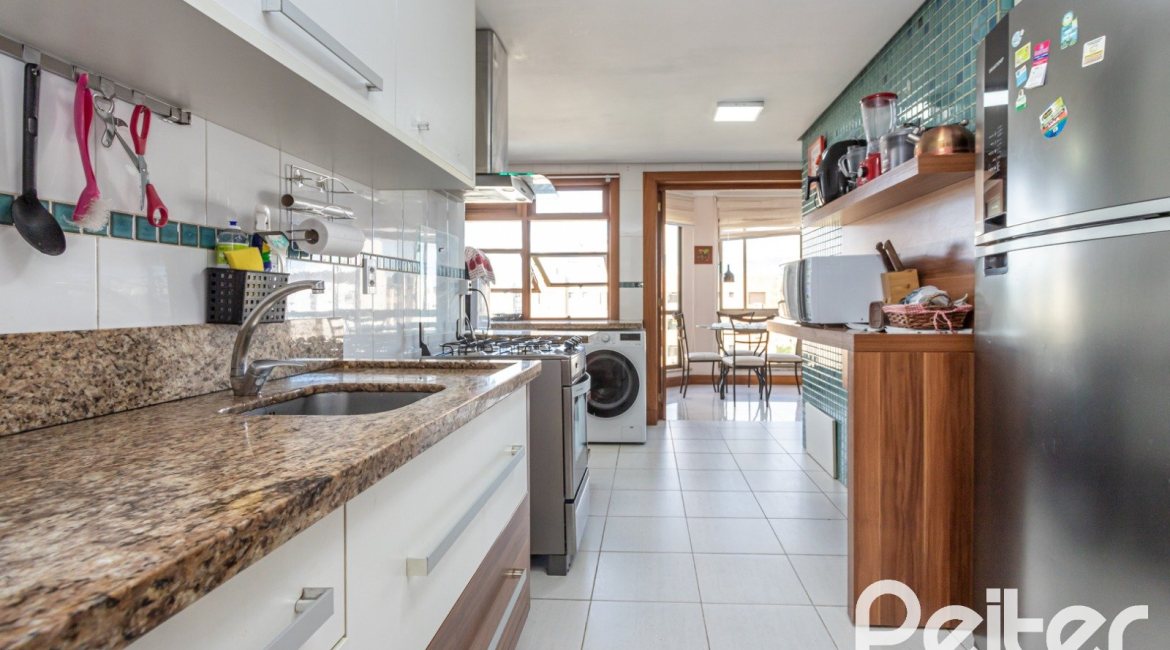 Apartamento à venda com 154m², 3 dormitórios, 1 suíte, 2 vagas, no bairro Tristeza em PORTO ALEGRE