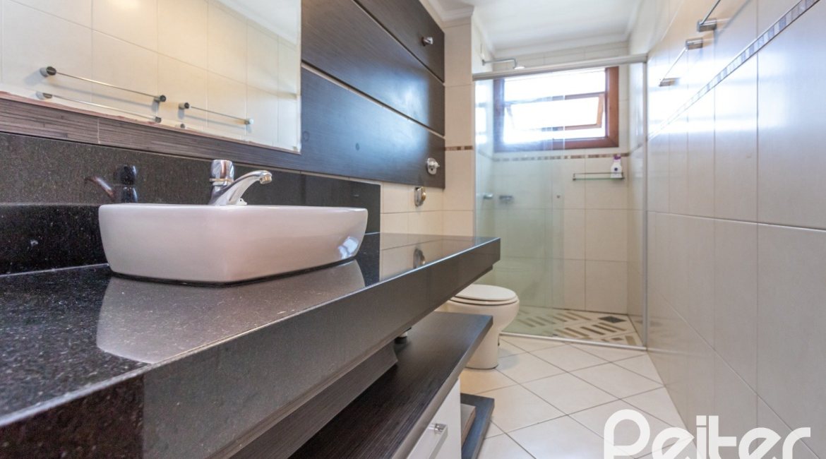 Apartamento à venda com 154m², 3 dormitórios, 1 suíte, 2 vagas, no bairro Tristeza em PORTO ALEGRE