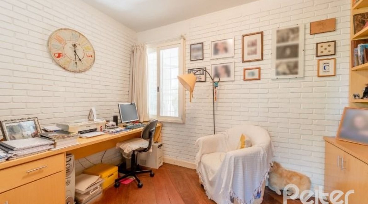 Casa à venda com 250m², 3 dormitórios, 1 suíte, 4 vagas, no bairro Jardim Isabel em Porto Alegre