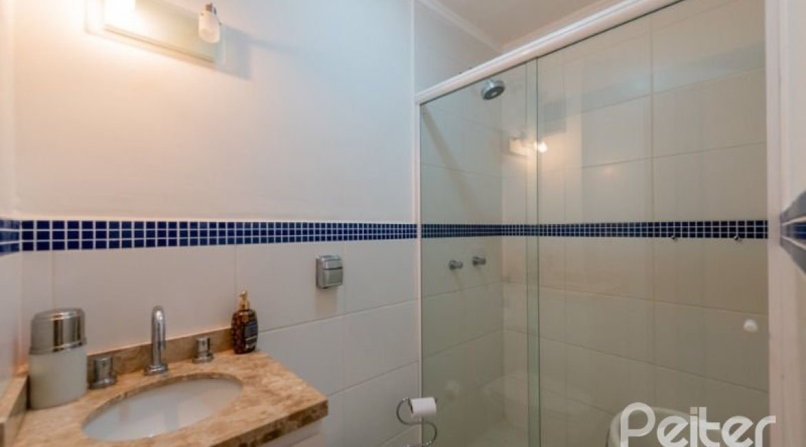 Casa em Condomínio à venda com 201m², 3 dormitórios, 1 suíte, 2 vagas, no bairro Tristeza em Porto Alegre