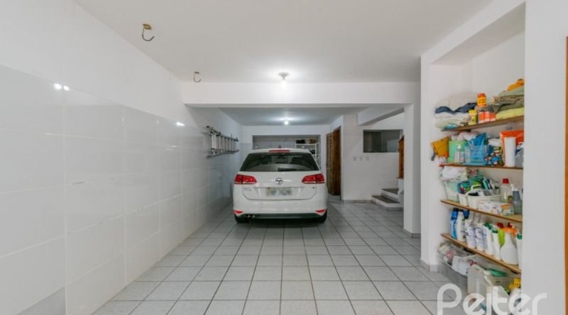 Casa em Condomínio à venda com 201m², 3 dormitórios, 1 suíte, 2 vagas, no bairro Tristeza em Porto Alegre