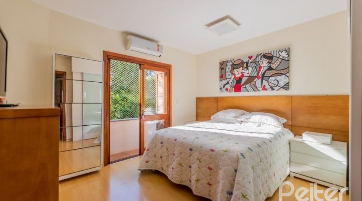 Casa em Condomínio à venda com 201m², 3 dormitórios, 1 suíte, 2 vagas, no bairro Tristeza em Porto Alegre