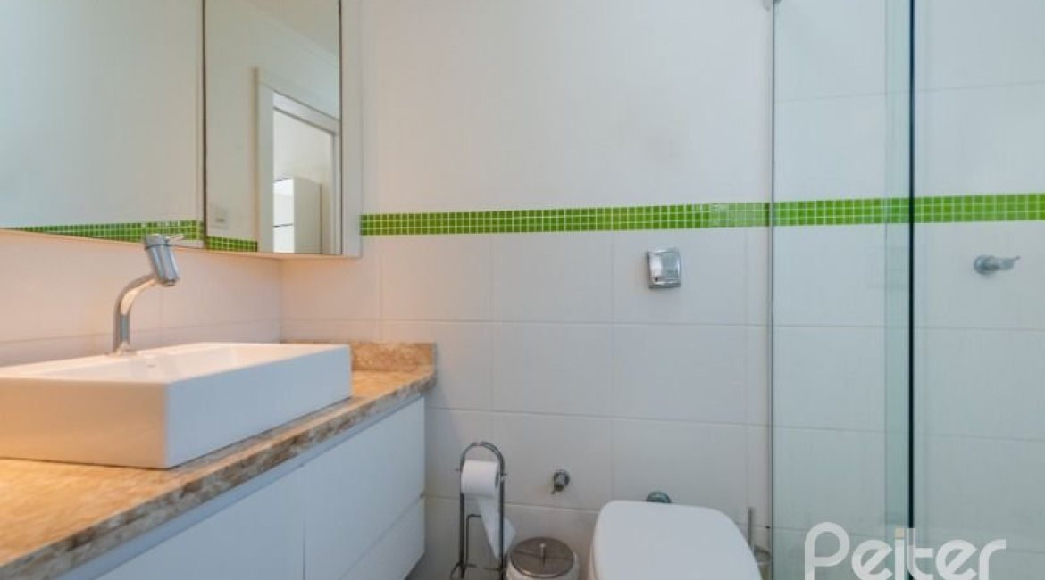 Casa em Condomínio à venda com 201m², 3 dormitórios, 1 suíte, 2 vagas, no bairro Tristeza em Porto Alegre