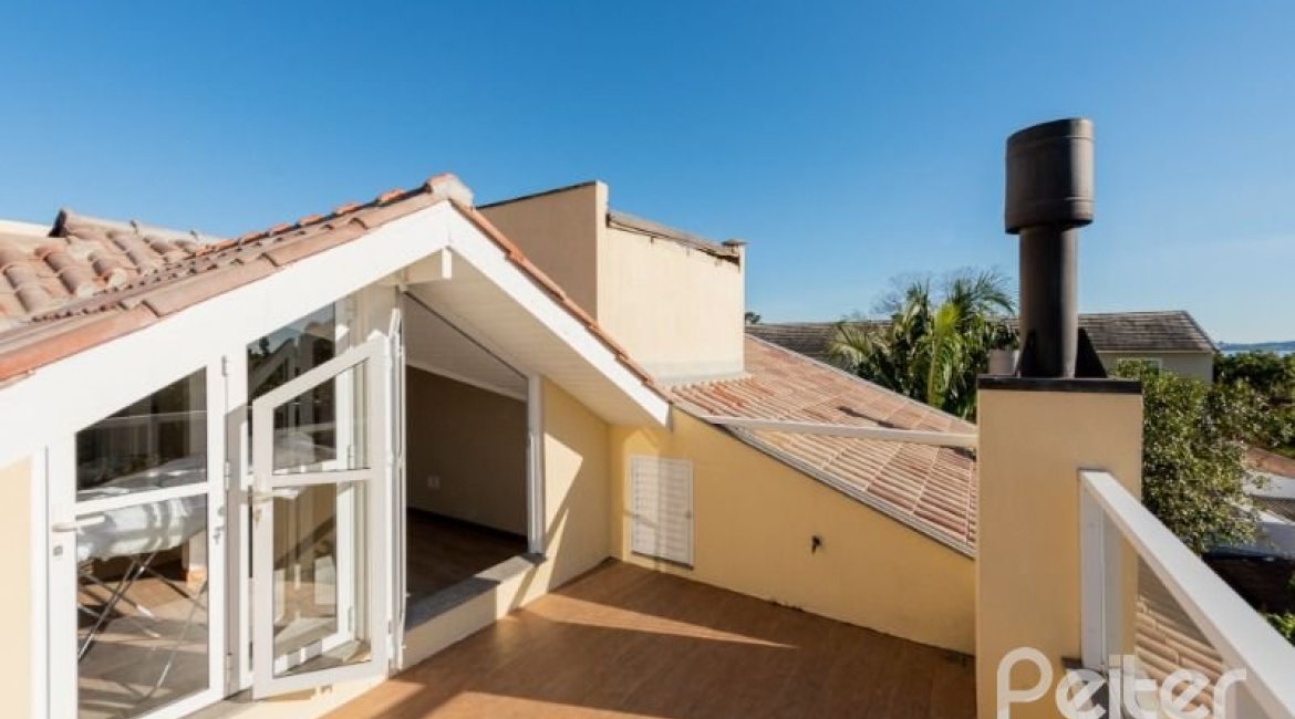Casa em Condomínio à venda com 201m², 3 dormitórios, 1 suíte, 2 vagas, no bairro Tristeza em Porto Alegre