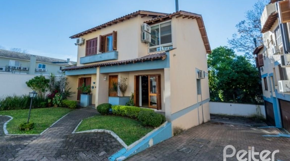 Casa em Condomínio à venda com 201m², 3 dormitórios, 1 suíte, 2 vagas, no bairro Tristeza em Porto Alegre