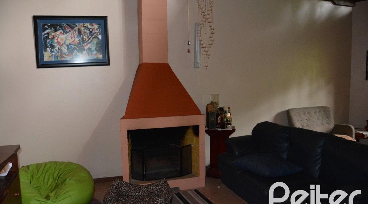 Casa à venda com 239m², 2 dormitórios, 1 suíte, 2 vagas, no bairro Ipanema em Porto Alegre