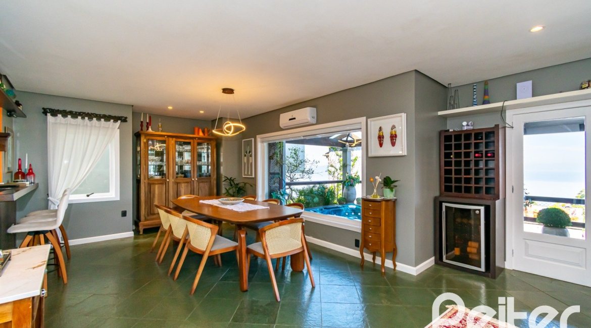 Casa à venda com 413m², 3 dormitórios, 3 suítes, 4 vagas, no bairro Sétimo Céu em Porto Alegre
