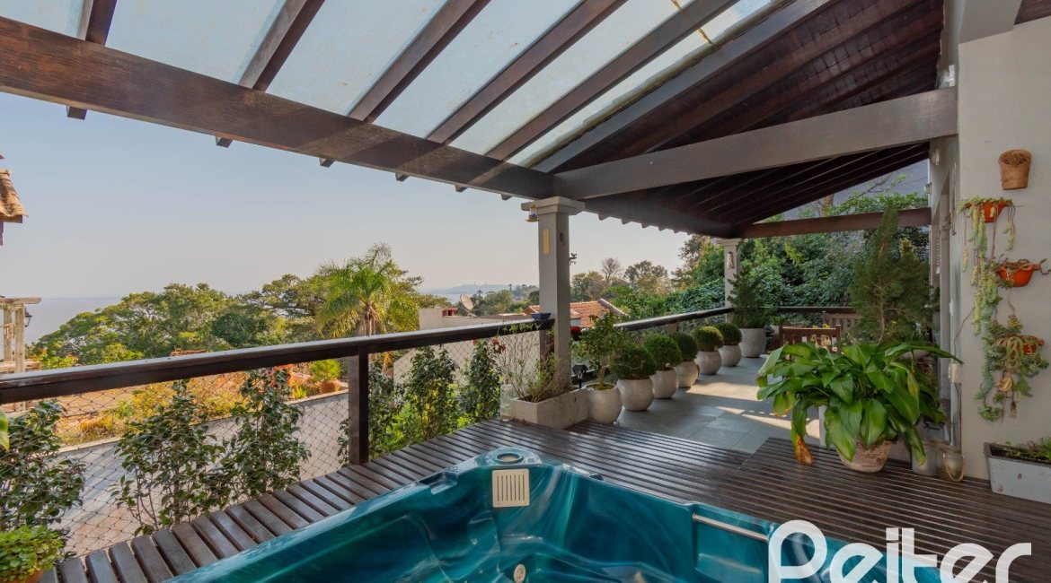Casa à venda com 413m², 3 dormitórios, 3 suítes, 4 vagas, no bairro Sétimo Céu em Porto Alegre