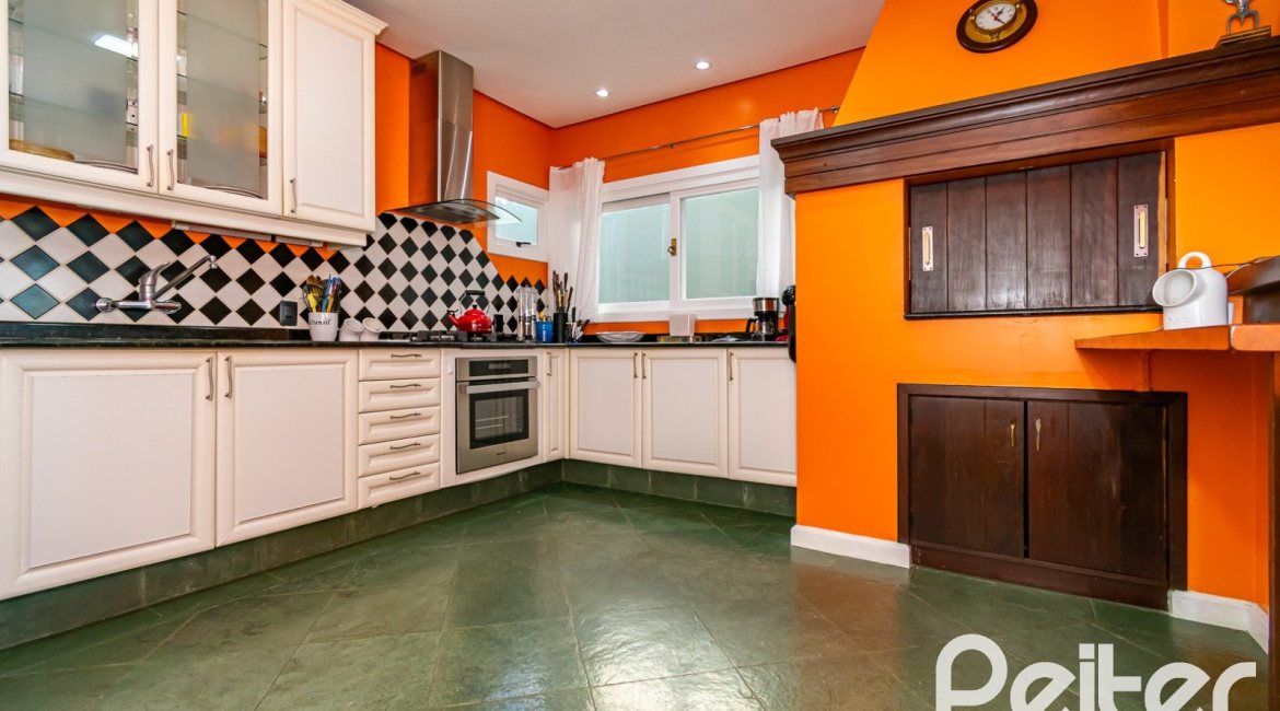 Casa à venda com 413m², 3 dormitórios, 3 suítes, 4 vagas, no bairro Sétimo Céu em Porto Alegre