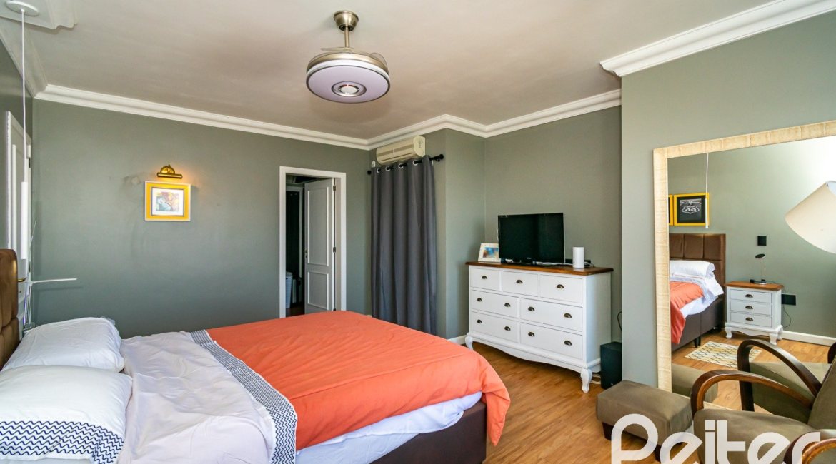 Casa à venda com 413m², 3 dormitórios, 3 suítes, 4 vagas, no bairro Sétimo Céu em Porto Alegre
