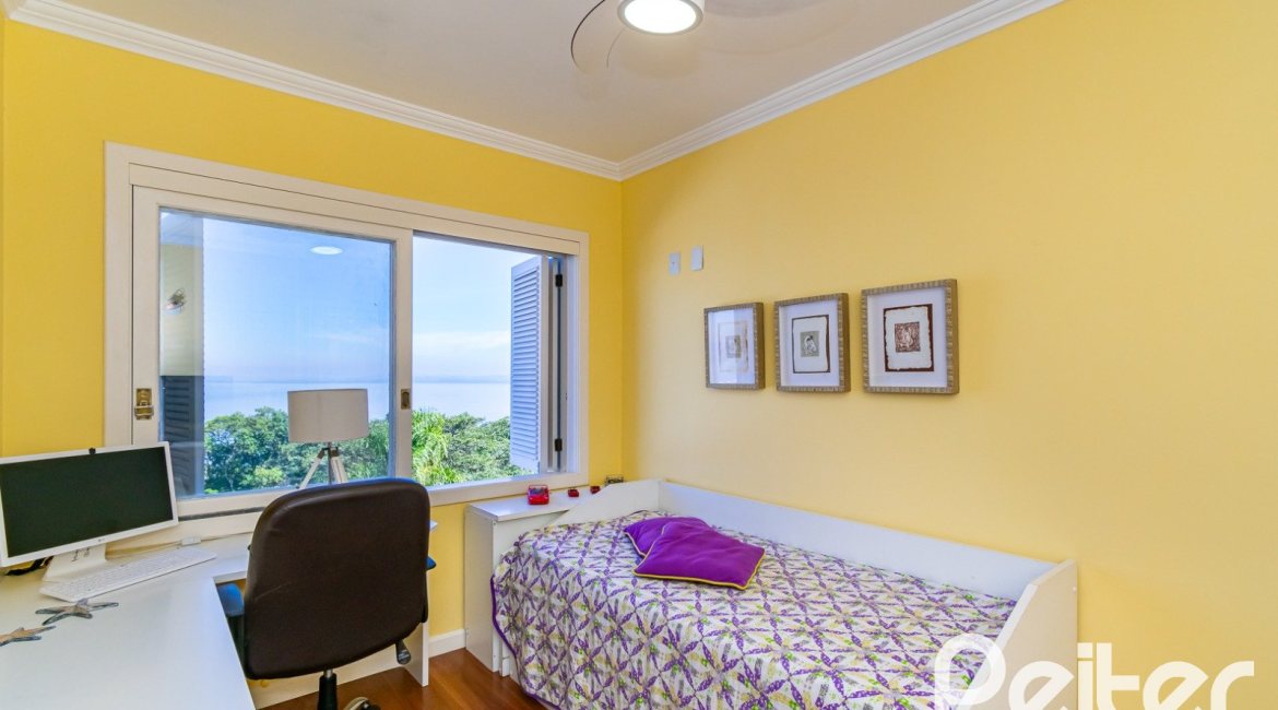 Casa à venda com 413m², 3 dormitórios, 3 suítes, 4 vagas, no bairro Sétimo Céu em Porto Alegre