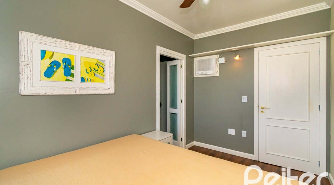 Casa à venda com 413m², 3 dormitórios, 3 suítes, 4 vagas, no bairro Sétimo Céu em Porto Alegre