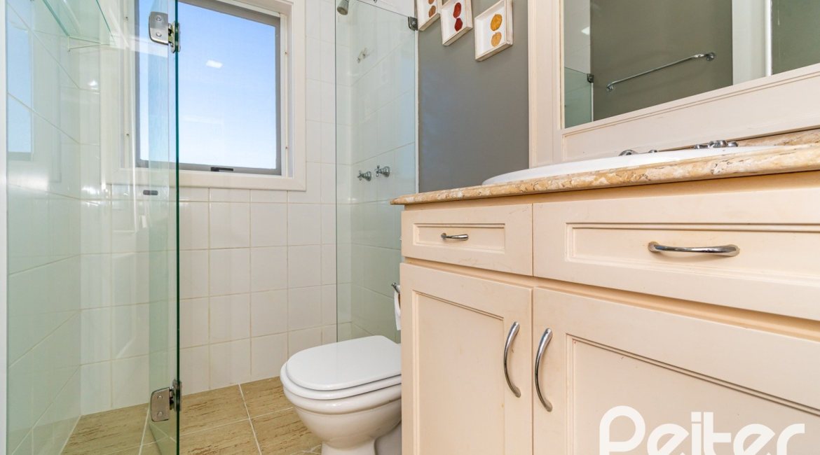Casa à venda com 413m², 3 dormitórios, 3 suítes, 4 vagas, no bairro Sétimo Céu em Porto Alegre