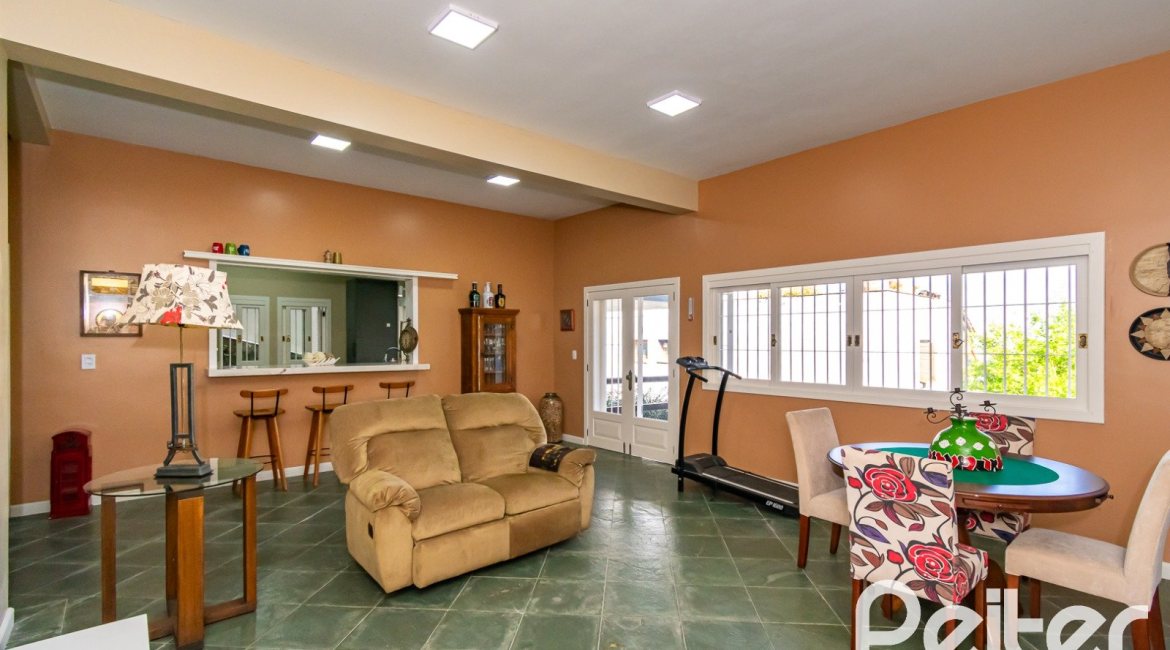 Casa à venda com 413m², 3 dormitórios, 3 suítes, 4 vagas, no bairro Sétimo Céu em Porto Alegre