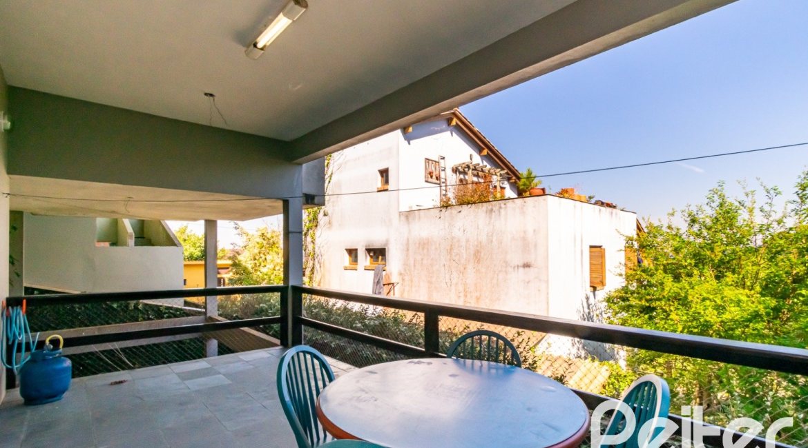 Casa à venda com 413m², 3 dormitórios, 3 suítes, 4 vagas, no bairro Sétimo Céu em Porto Alegre