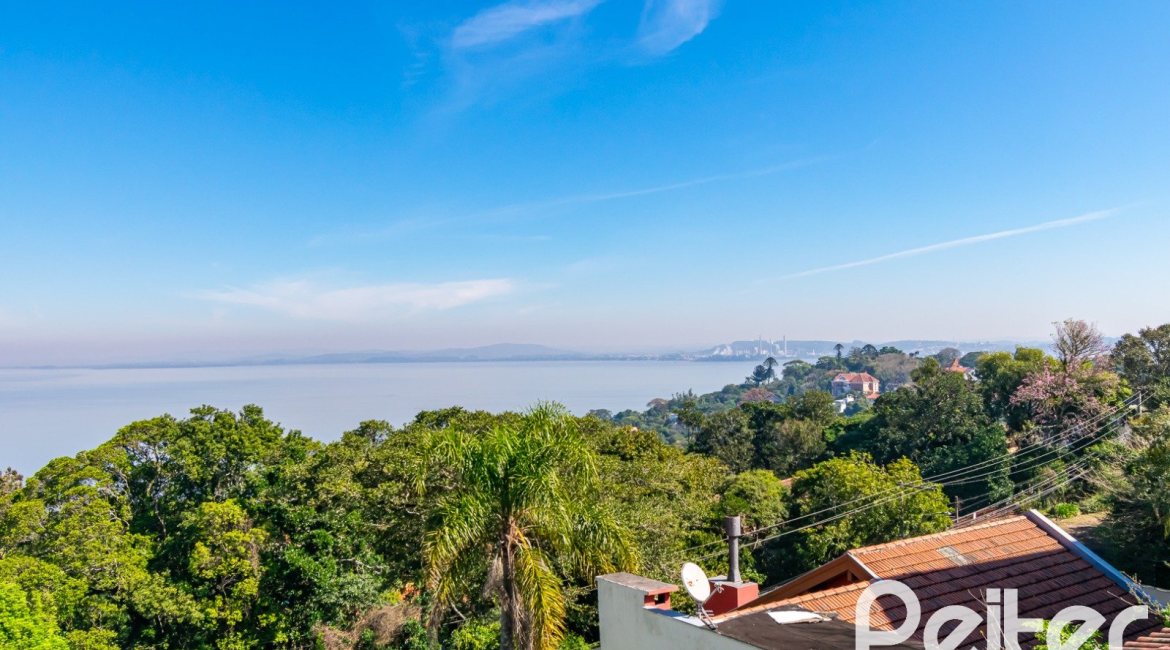 Casa à venda com 413m², 3 dormitórios, 3 suítes, 4 vagas, no bairro Sétimo Céu em Porto Alegre