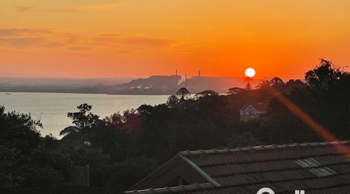 Casa à venda com 413m², 3 dormitórios, 3 suítes, 4 vagas, no bairro Sétimo Céu em Porto Alegre