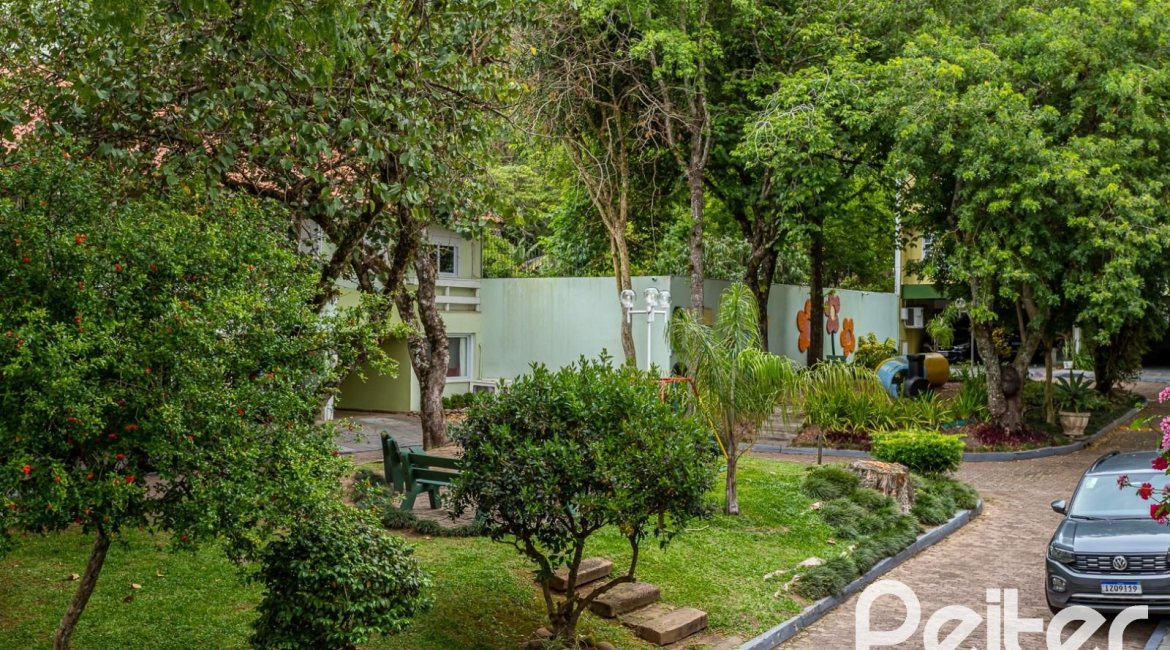 Casa em Condomínio à venda com 208m², 3 dormitórios, 1 suíte, 2 vagas, no bairro Tristeza em PORTO ALEGRE