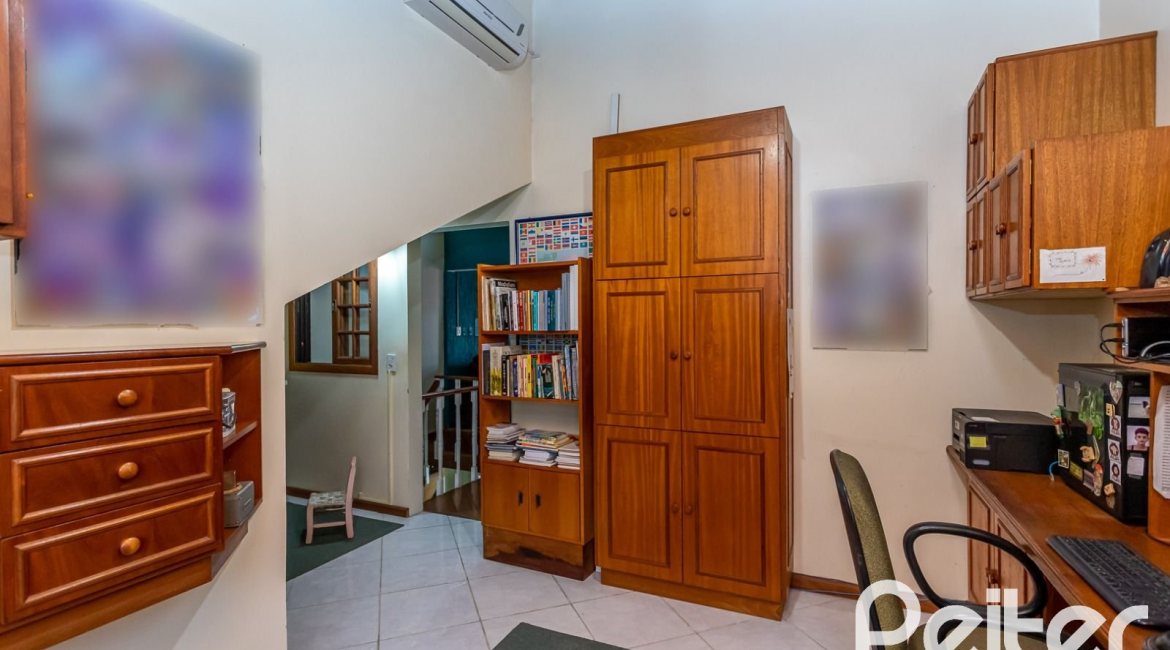 Casa em Condomínio à venda com 208m², 3 dormitórios, 1 suíte, 2 vagas, no bairro Tristeza em PORTO ALEGRE