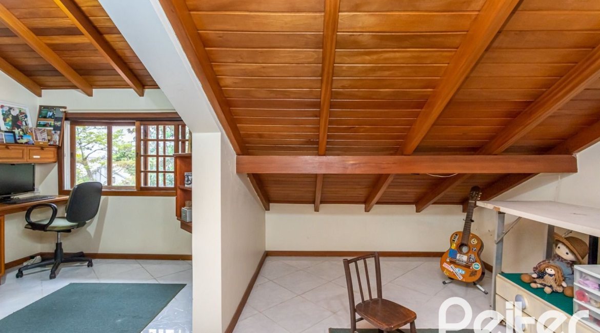 Casa em Condomínio à venda com 208m², 3 dormitórios, 1 suíte, 2 vagas, no bairro Tristeza em PORTO ALEGRE