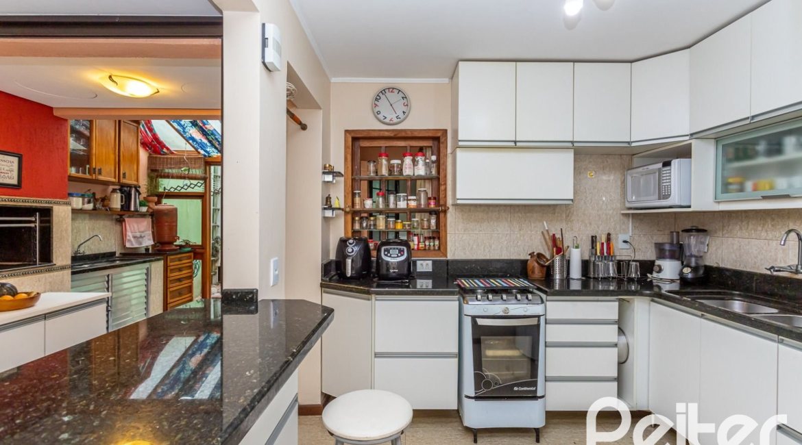 Casa em Condomínio à venda com 208m², 3 dormitórios, 1 suíte, 2 vagas, no bairro Tristeza em PORTO ALEGRE