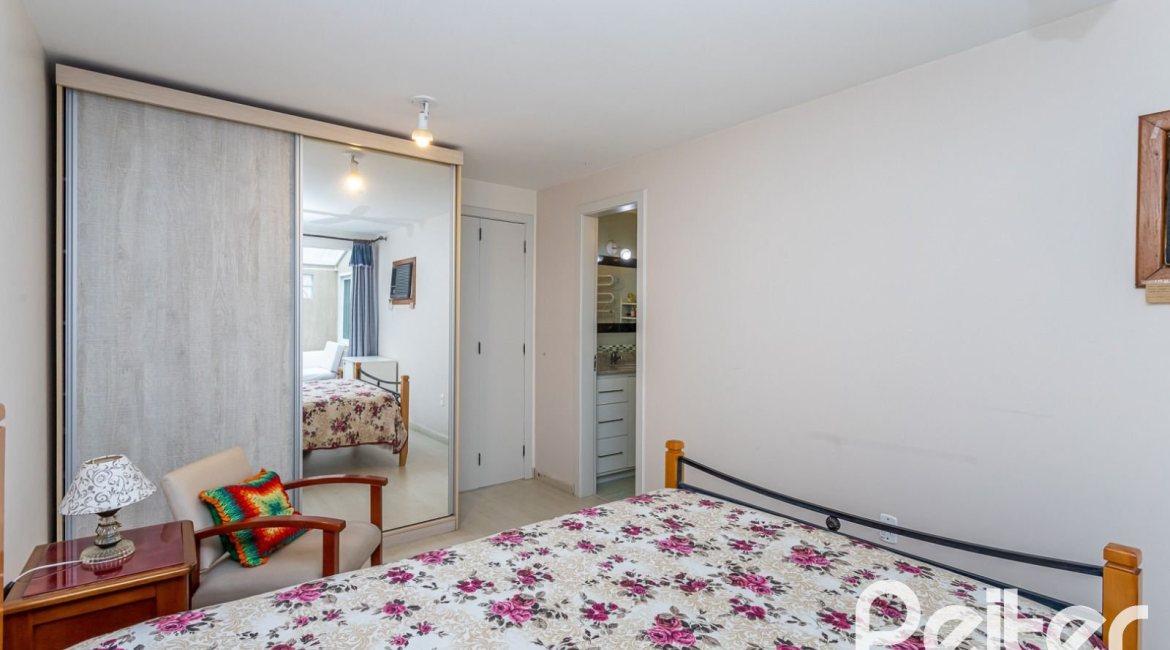 Casa em Condomínio à venda com 208m², 3 dormitórios, 1 suíte, 2 vagas, no bairro Tristeza em PORTO ALEGRE