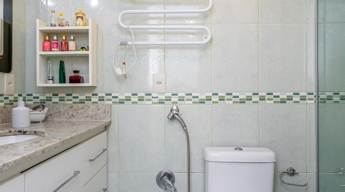 Casa em Condomínio à venda com 208m², 3 dormitórios, 1 suíte, 2 vagas, no bairro Tristeza em PORTO ALEGRE