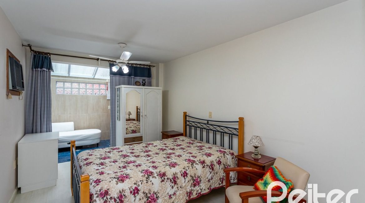 Casa em Condomínio à venda com 208m², 3 dormitórios, 1 suíte, 2 vagas, no bairro Tristeza em PORTO ALEGRE