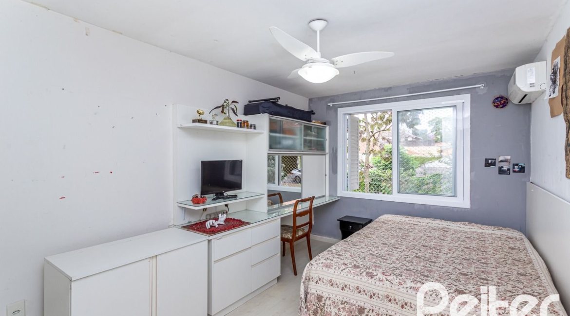 Casa em Condomínio à venda com 208m², 3 dormitórios, 1 suíte, 2 vagas, no bairro Tristeza em PORTO ALEGRE