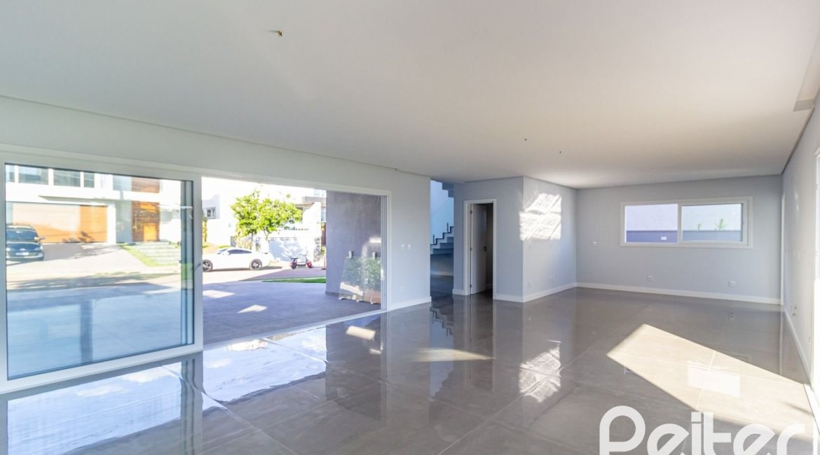Casa em Condomínio à venda com 293m², 4 dormitórios, 4 suítes, 2 vagas, no bairro Alphaville em PORTO ALEGRE