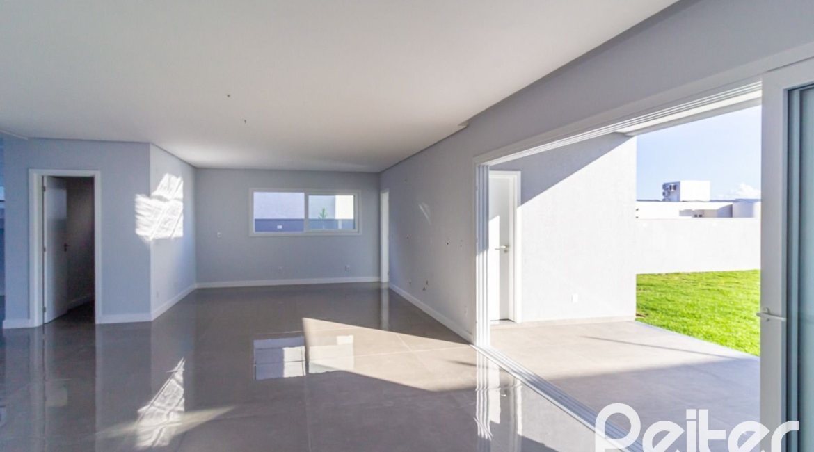 Casa em Condomínio à venda com 293m², 4 dormitórios, 4 suítes, 2 vagas, no bairro Alphaville em PORTO ALEGRE