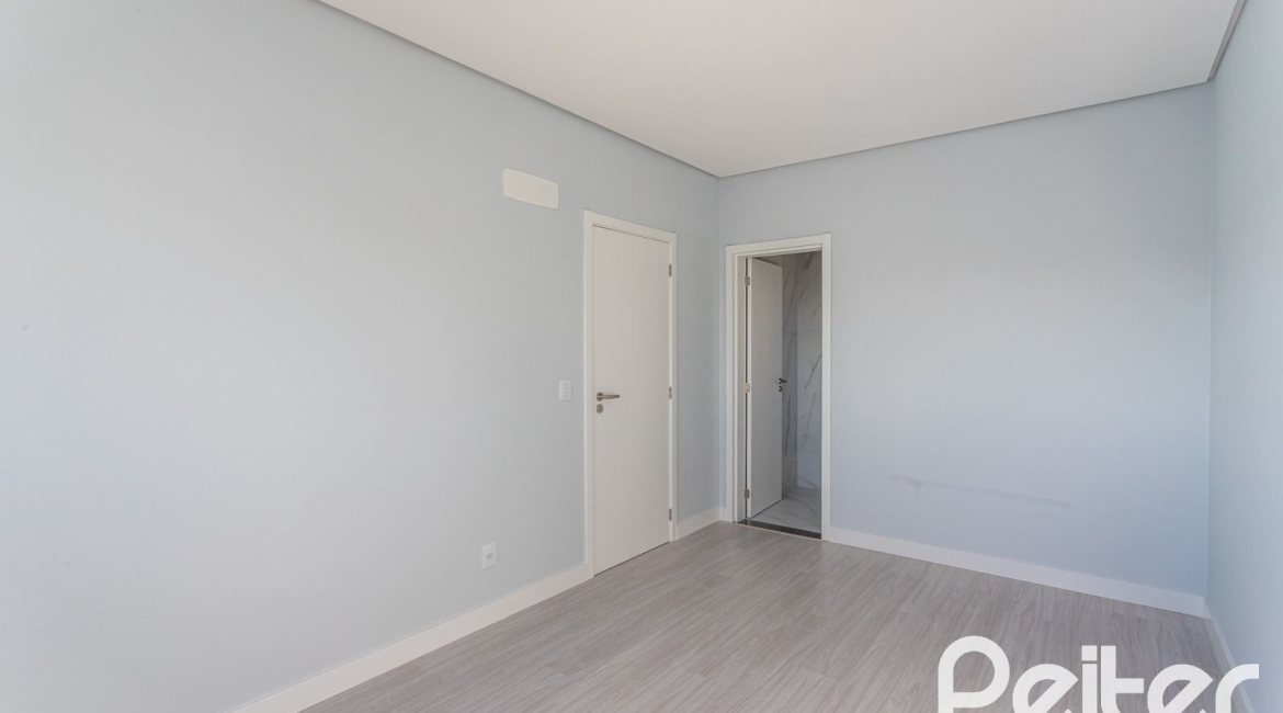 Casa em Condomínio à venda com 293m², 4 dormitórios, 4 suítes, 2 vagas, no bairro Alphaville em PORTO ALEGRE