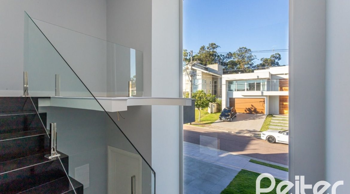 Casa em Condomínio à venda com 293m², 4 dormitórios, 4 suítes, 2 vagas, no bairro Alphaville em PORTO ALEGRE