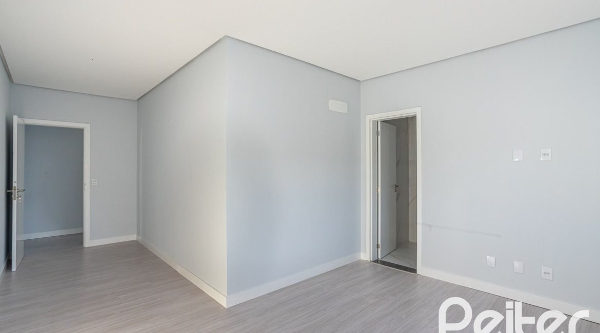 Casa em Condomínio à venda com 293m², 4 dormitórios, 4 suítes, 2 vagas, no bairro Alphaville em PORTO ALEGRE