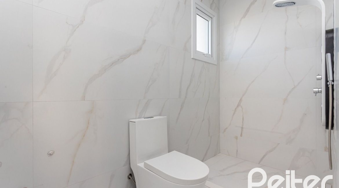 Casa em Condomínio à venda com 293m², 4 dormitórios, 4 suítes, 2 vagas, no bairro Alphaville em PORTO ALEGRE