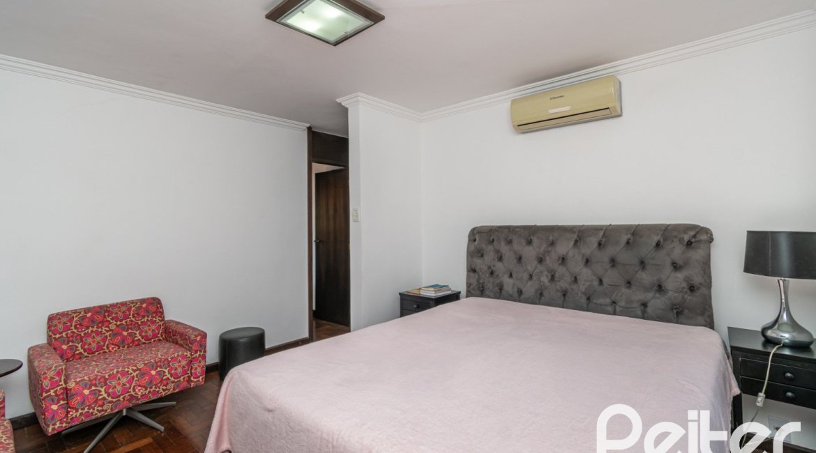 Casa à venda com 266m², 3 dormitórios, 2 suítes, 4 vagas, no bairro Jardim Isabel em Porto Alegre